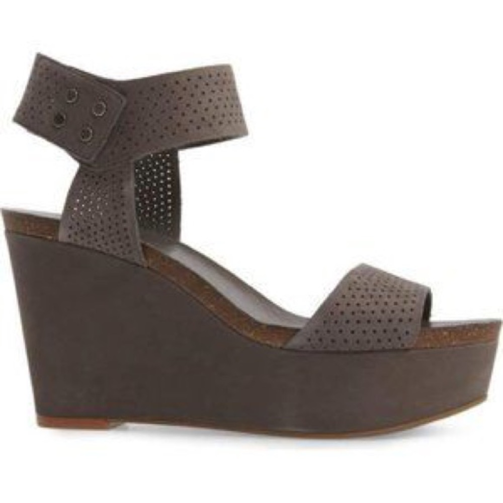 Vince Camuto Vessinta Perforated Wedge Sandal Grey Taupe 10